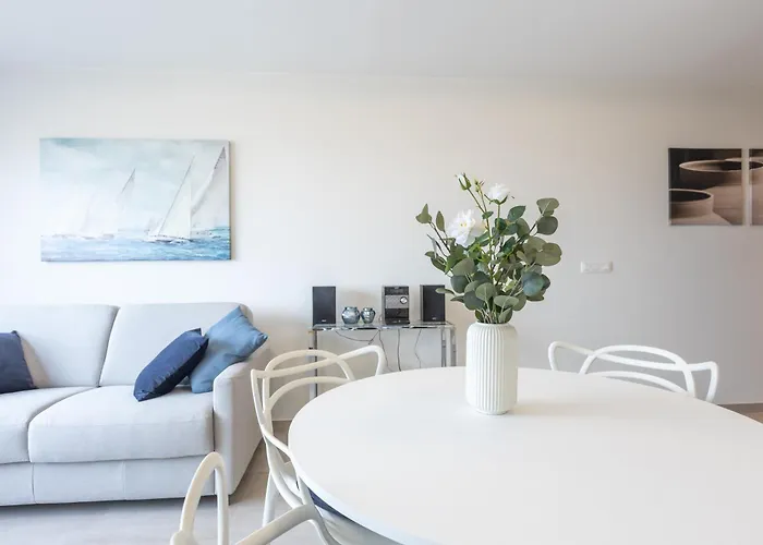 Lecomte - Beachfront Seaview 196 *